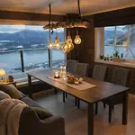 Family Cabin, Sunny Terrace And Amazing Views Feriehus